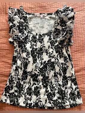 Black & White Floral Ruffle Sleeve Tank - Women's Top